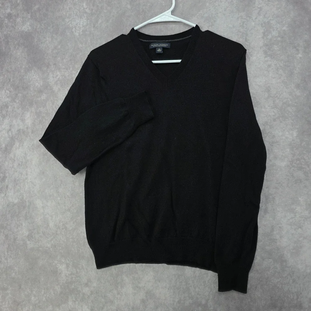 Banana Republic Mens M Black Extra Fine Merino Wool V-Neck Sweater Pullover